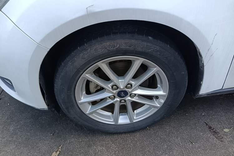 Used Ford Focus 2018 Sedan Classic 1.6L Automatic Trendy SmartDrive Edition Left Front Wheel Hub