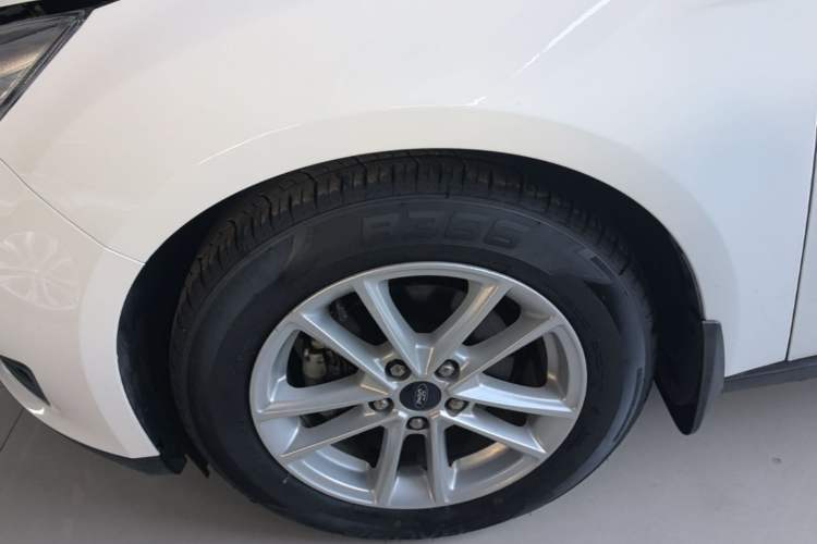 Used Ford Focus 2018 Hatchback Classic 1.6L Automatic Trendy SmartDrive Edition Left Front Wheel Hub