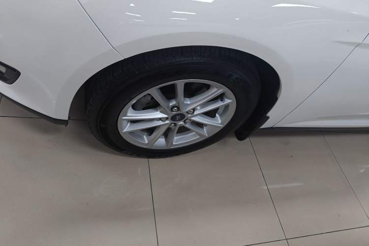 Used Ford Focus 2018 Sedan Classic 1.6L Automatic Trendy SmartDrive Edition Left Front Wheel Hub