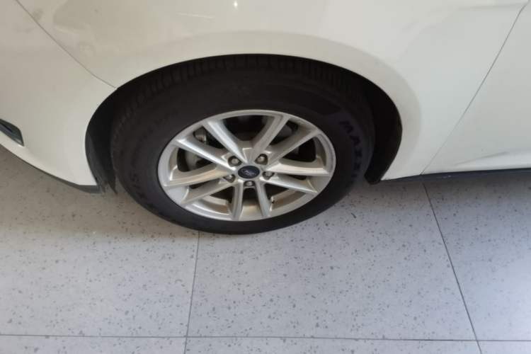 Used Ford Focus 2018 Hatchback Classic 1.6L Automatic Trendy SmartDrive Edition Left Front Wheel Hub