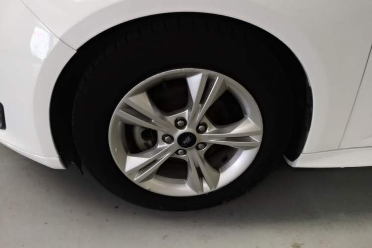 Used Ford Focus 2018 Hatchback Classic 1.6L Automatic Comfort Plus SmartDrive Edition Left Front Wheel Hub