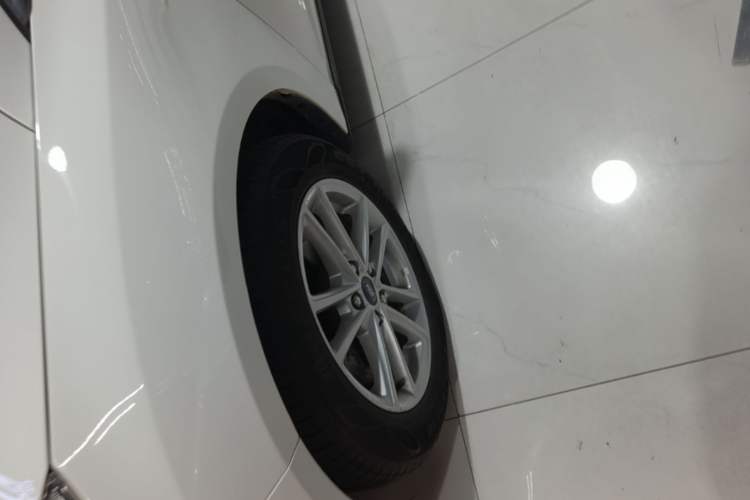 Used Ford Focus 2018 Sedan Classic 1.6L Automatic Trendy SmartDrive Edition Left Front Wheel Hub