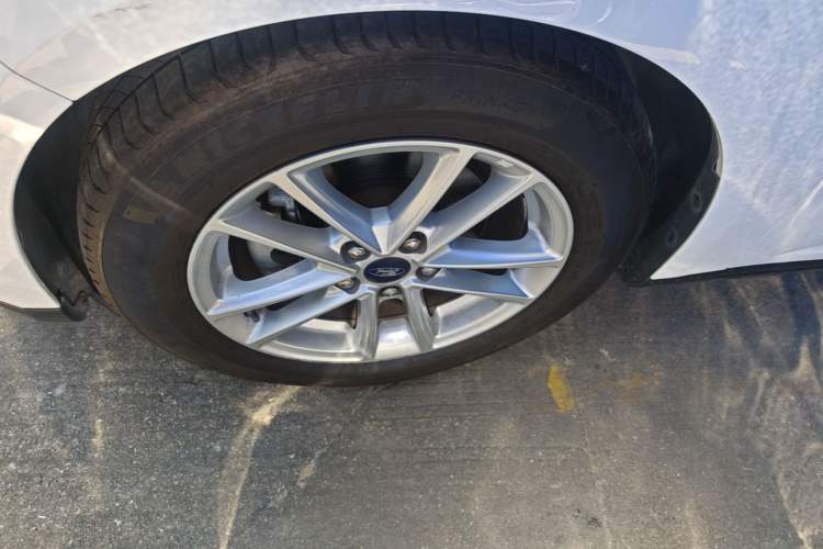 Used Ford Focus 2018 Hatchback Classic 1.6L Automatic Trendy SmartDrive Edition Left Front Wheel Hub