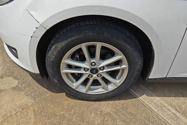 Used Ford Focus 2018 Hatchback Classic 1.6L Automatic Trendy SmartDrive Edition Left Front Wheel Hub