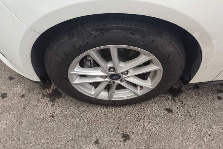 Used Ford Focus 2018 Sedan Classic 1.6L Automatic Trendy SmartDrive Edition Left Front Wheel Hub