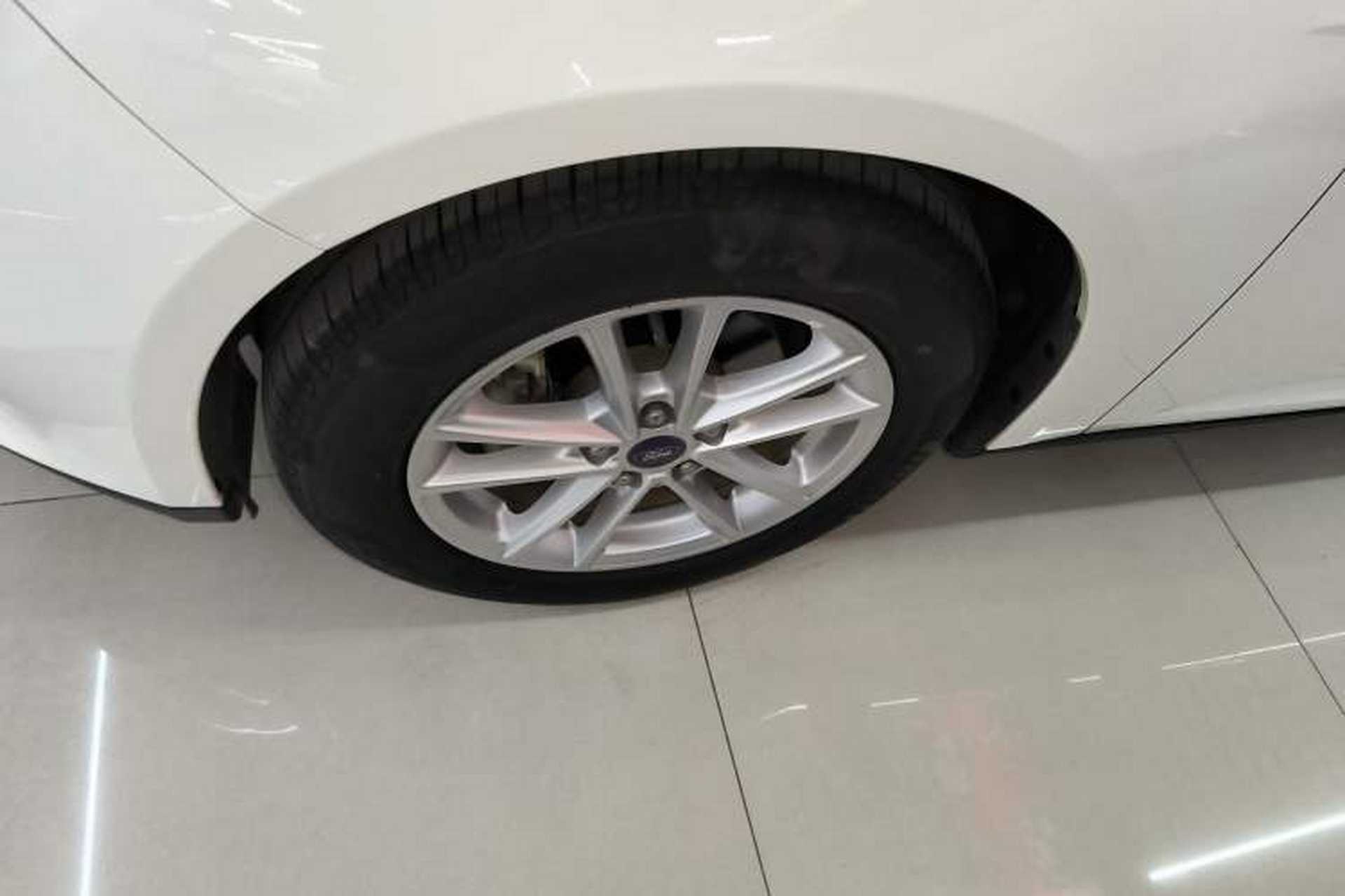 Used Ford Focus 2018 Sedan Classic 1.6L Automatic Trendy SmartDrive Edition Left Front Wheel Hub