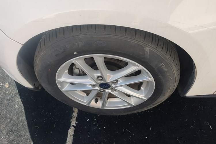 Used Ford Focus 2018 Hatchback Classic 1.6L Automatic Trendy SmartDrive Edition Left Front Wheel Hub