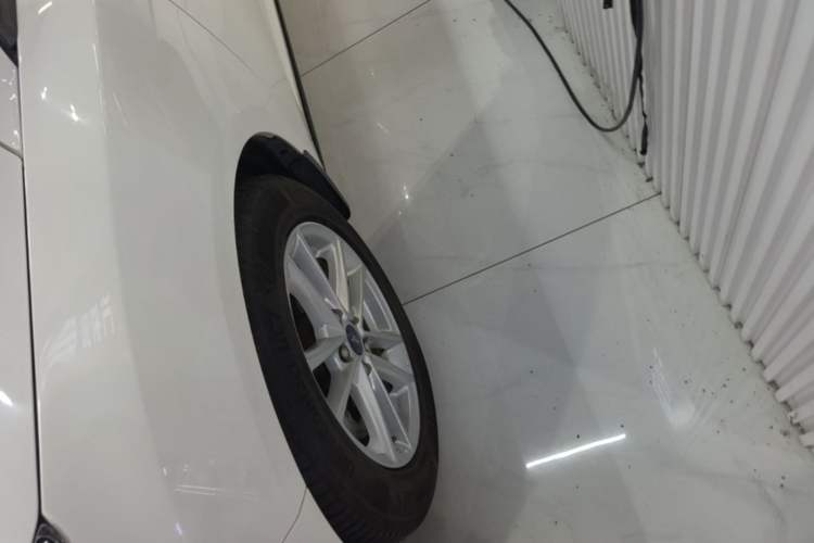 Used Ford Focus 2018 Hatchback Classic 1.6L Automatic Trendy SmartDrive Edition Left Front Wheel Hub