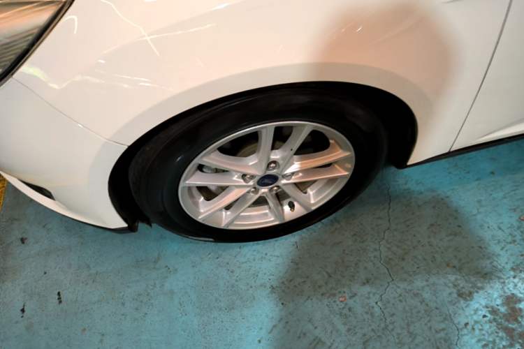 Used Ford Focus 2018 Two-Door Classic EcoBoost 125 Automatic Supercharged Style SmartDrive Edition Left Front Wheel Hub
