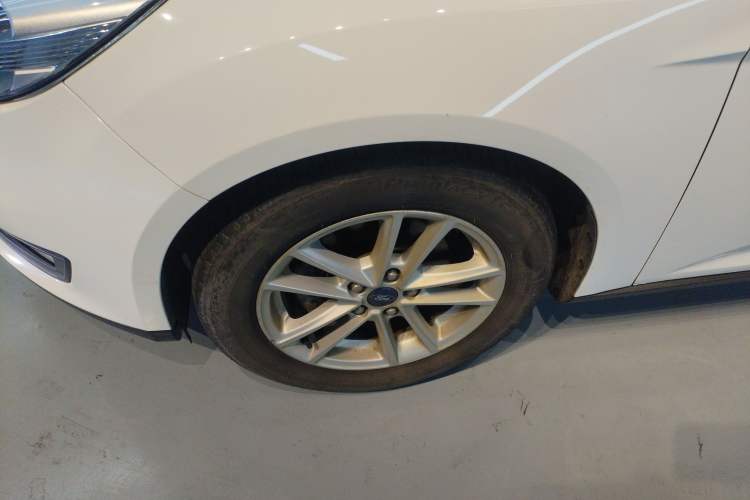 Used Ford Focus 2018 Hatchback Classic 1.6L Automatic Trendy SmartDrive Edition Left Front Wheel Hub