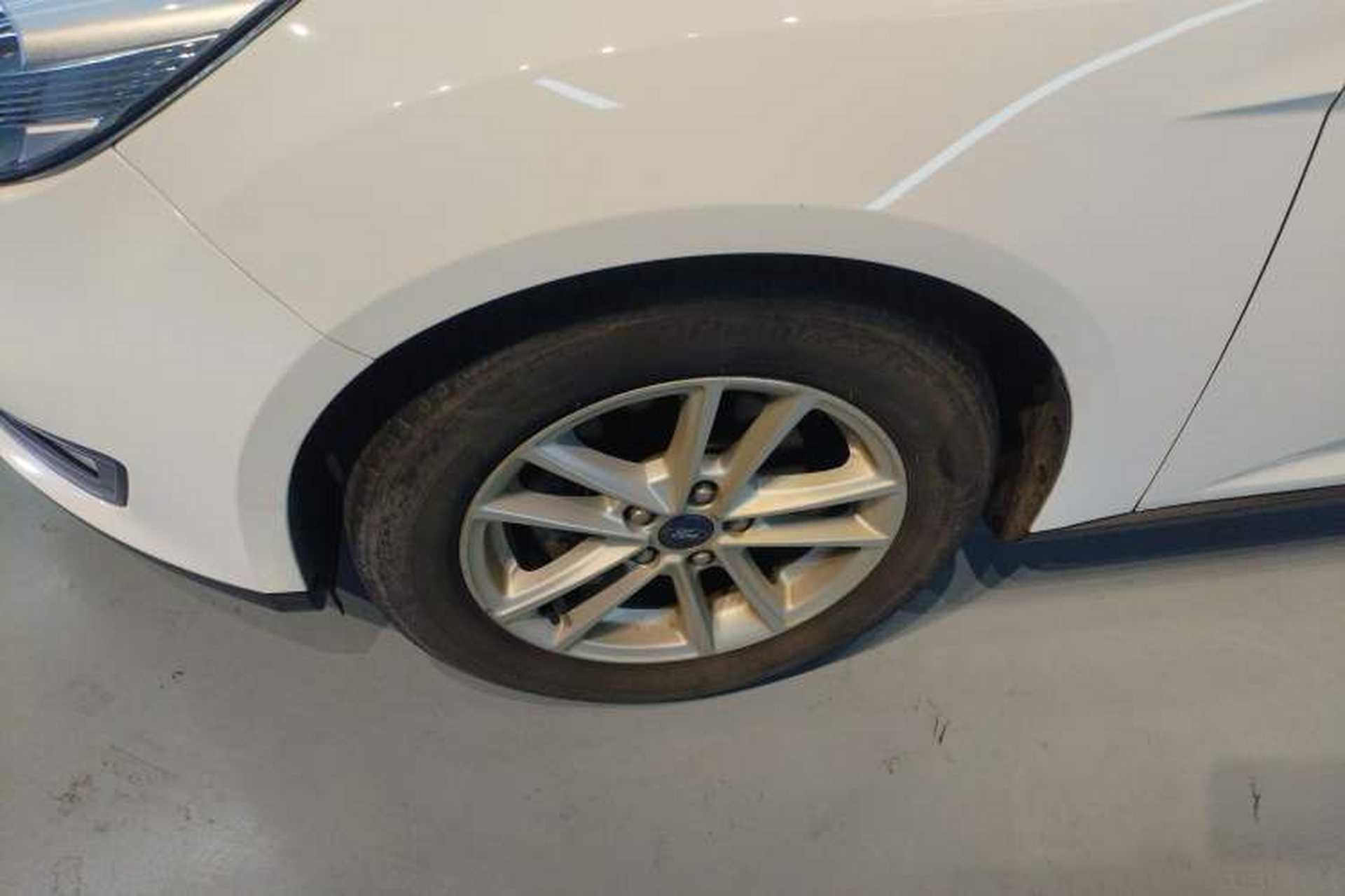 Used Ford Focus 2018 Hatchback Classic 1.6L Automatic Trendy SmartDrive Edition Left Front Wheel Hub