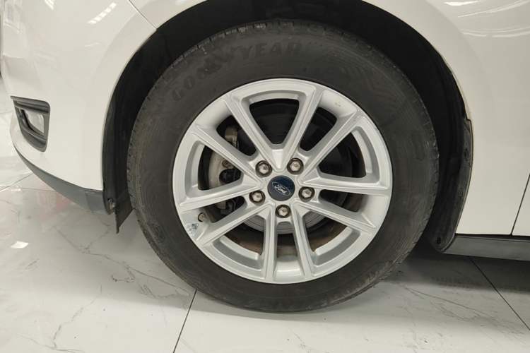 Used Ford Focus 2018 Hatchback Classic 1.6L Automatic Trendy SmartDrive Edition Left Front Wheel Hub
