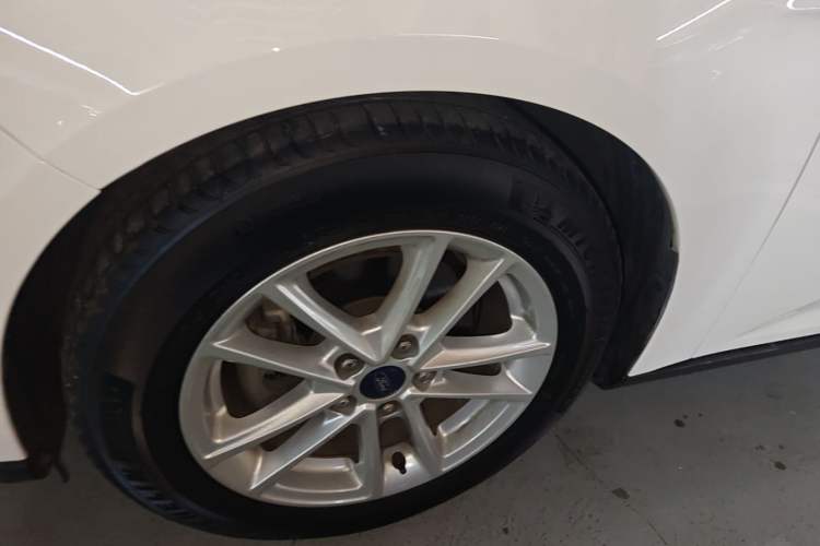 Used Ford Focus 2018 Hatchback Classic EcoBoost 180 Automatic Elite Model Left Front Wheel Hub