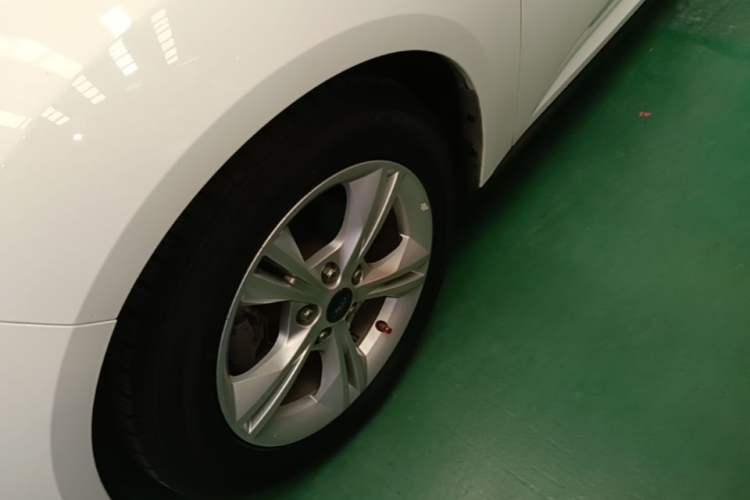 Used Ford Focus 2018 Hatchback Classic 1.6L Automatic Comfort Plus SmartDrive Edition Left Front Wheel Hub