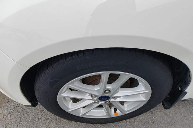 Used Ford Focus 2018 Hatchback Classic 1.6L Automatic Trendy SmartDrive Edition Left Front Wheel Hub