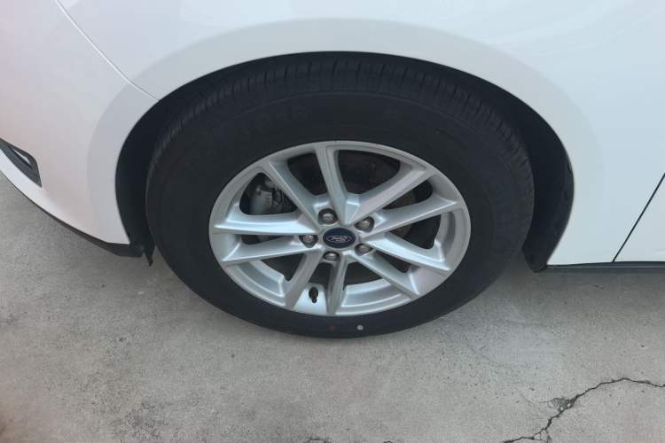 Used Ford Focus 2018 Sedan Classic 1.6L Automatic Trendy SmartDrive Edition Left Front Wheel Hub