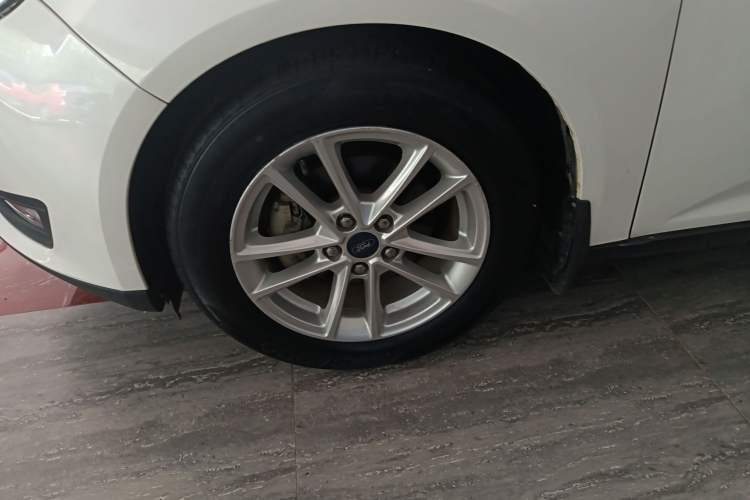 Used Ford Focus 2018 Hatchback Classic 1.6L Automatic Trendy SmartDrive Edition Left Front Wheel Hub
