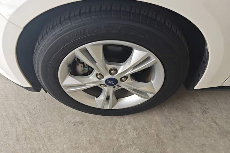Used Ford Focus 2018 Hatchback Classic 1.6L Automatic Comfort Plus SmartDrive Edition Left Front Wheel Hub