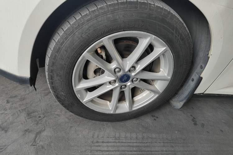 Used Ford Focus 2018 Hatchback Classic 1.6L Automatic Trendy SmartDrive Edition Left Front Wheel Hub