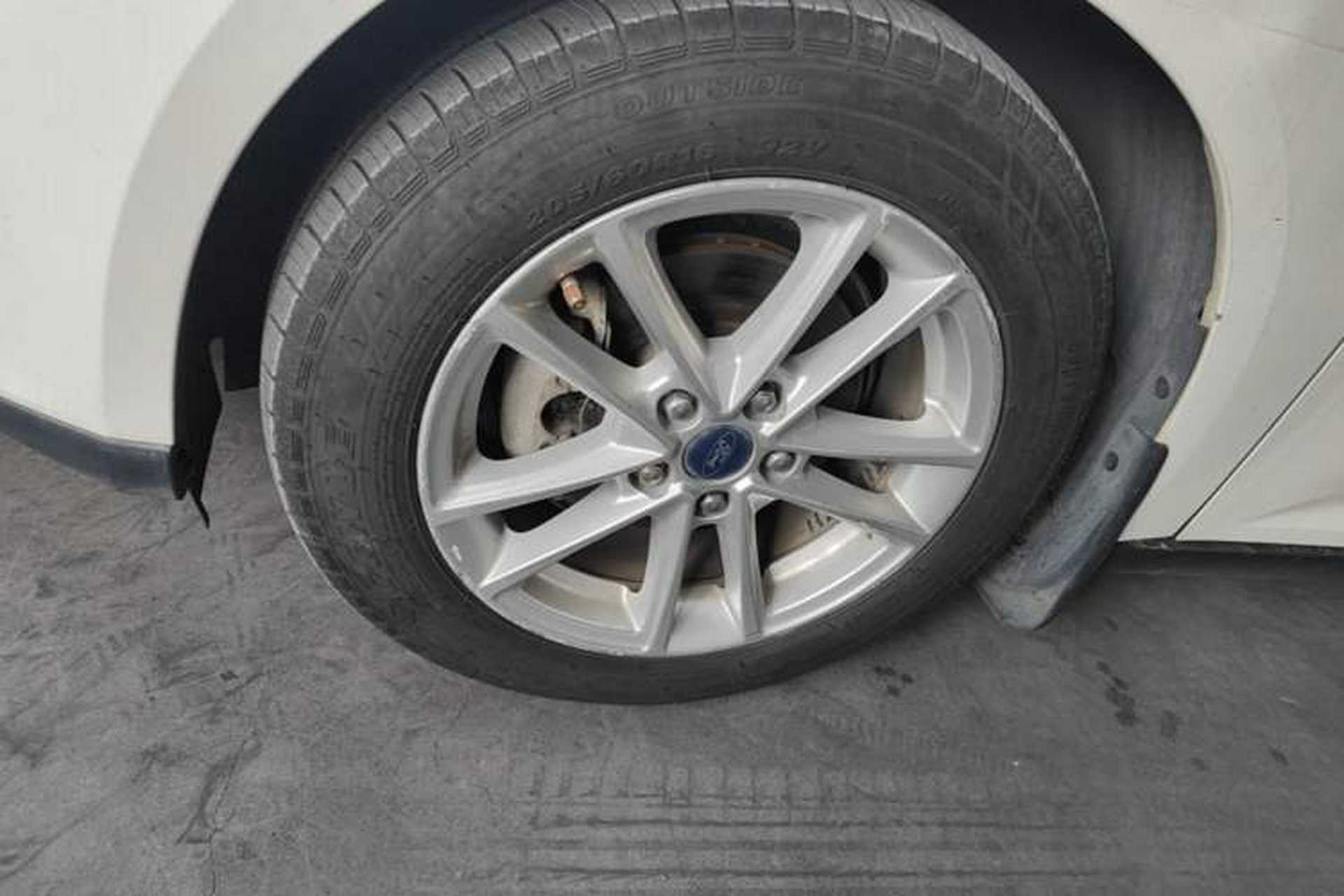 Used Ford Focus 2018 Hatchback Classic 1.6L Automatic Trendy SmartDrive Edition Left Front Wheel Hub