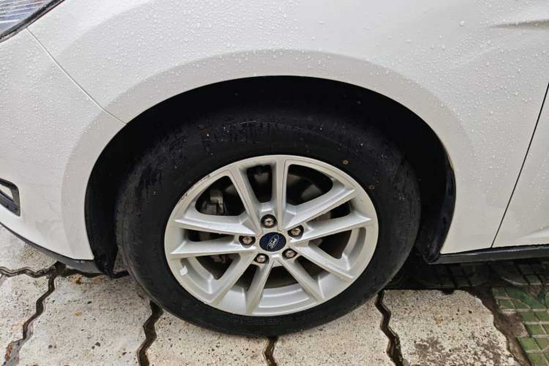Used Ford Focus 2018 Sedan Classic 1.6L Automatic Trendy SmartDrive Edition Left Front Wheel Hub
