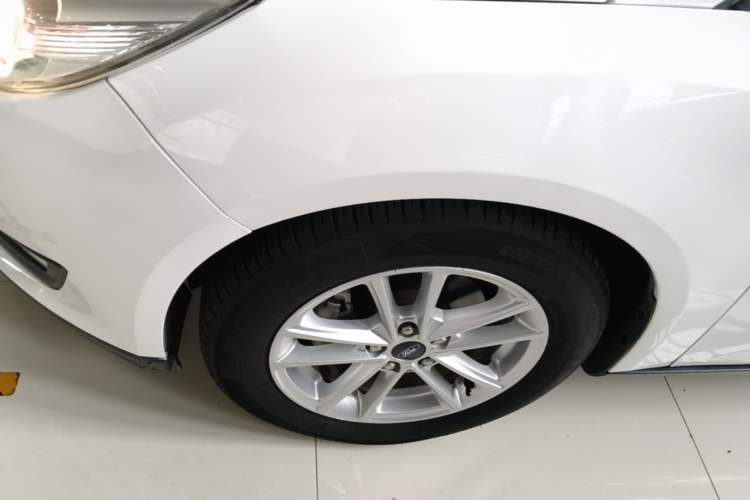 Used Ford Focus 2018 Hatchback Classic 1.6L Automatic Trendy SmartDrive Edition Left Front Wheel Hub