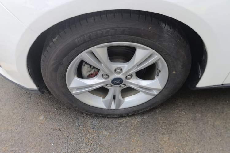 Used Ford Focus 2018 Sedan Classic 1.6L Automatic Comfort Plus Smart Drive Version Left Front Wheel Hub