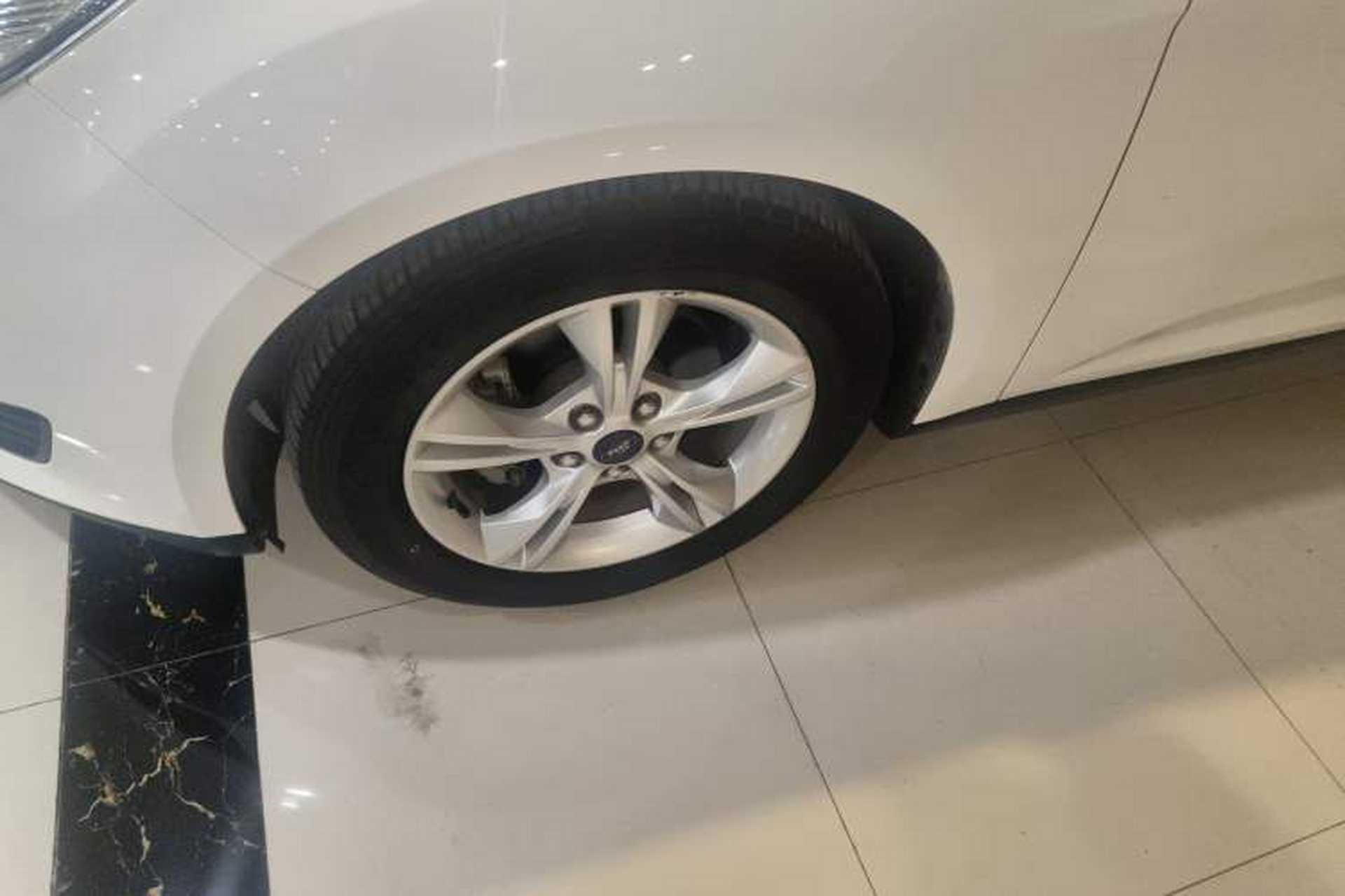 Used Ford Focus 2018 Hatchback Classic 1.6L Automatic Comfort Plus SmartDrive Edition Left Front Wheel Hub