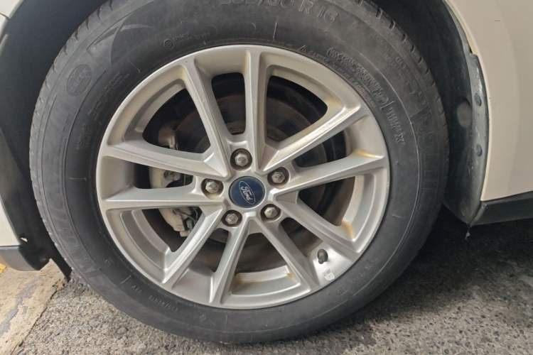 Used Ford Focus 2018 Hatchback Classic 1.6L Automatic Trendy SmartDrive Edition Left Front Wheel Hub