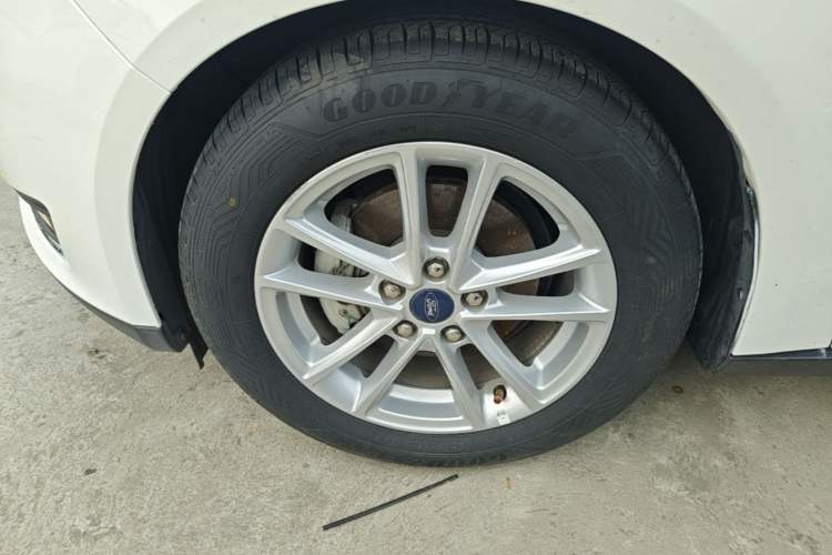 Used Ford Focus 2018 Hatchback Classic EcoBoost 180 Automatic Elite Model Left Front Wheel Hub