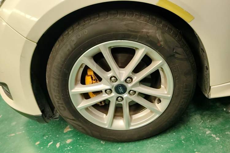 Used Ford Focus 2018 Hatchback Classic 1.6L Automatic Trendy SmartDrive Edition Left Front Wheel Hub