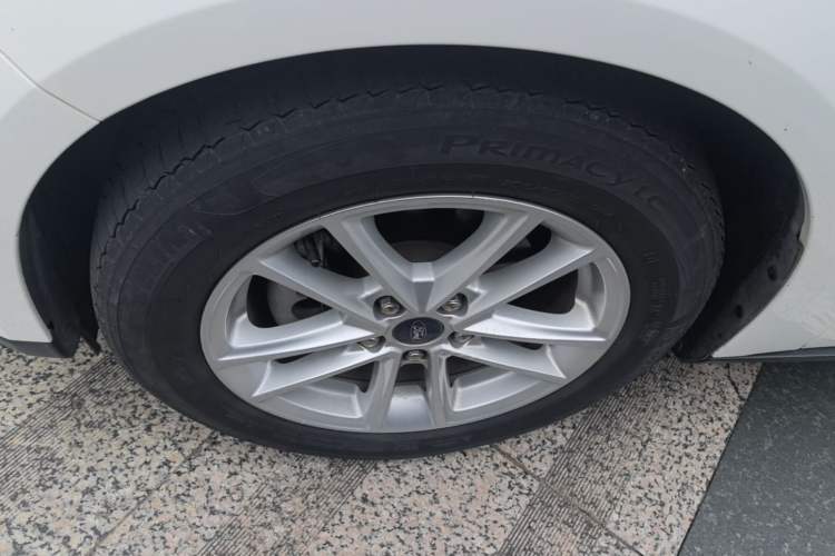 Used Ford Focus 2018 Hatchback Classic 1.6L Automatic Trendy SmartDrive Edition Left Front Wheel Hub