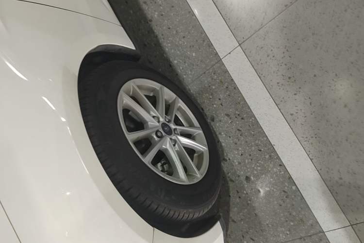 Used Ford Focus 2018 Hatchback Classic EcoBoost 180 Automatic Elite Model Left Front Wheel Hub