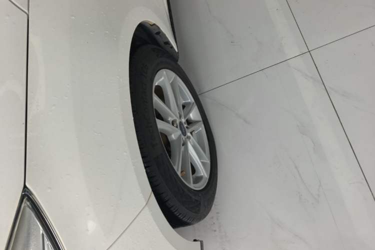 Used Ford Focus 2018 Hatchback Classic 1.6L Automatic Trendy SmartDrive Edition Left Front Wheel Hub