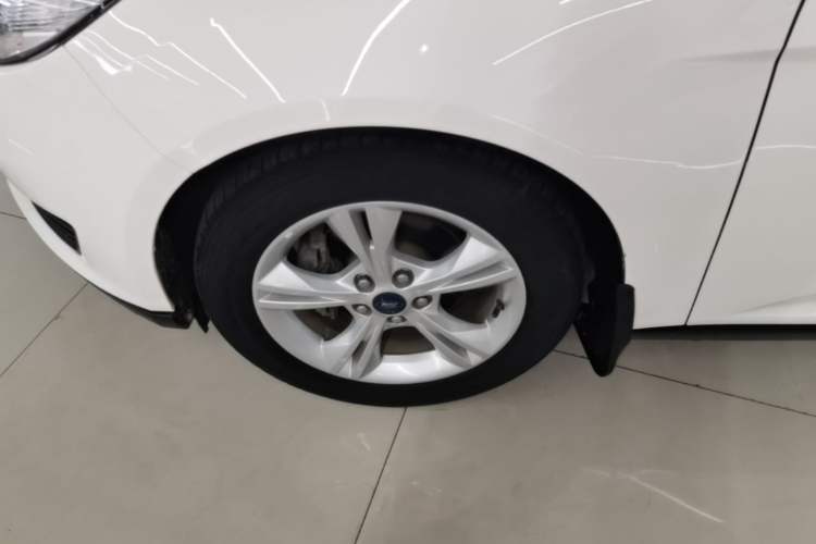 Used Ford Focus 2018 Hatchback Classic 1.6L Automatic Comfort Plus SmartDrive Edition Left Front Wheel Hub