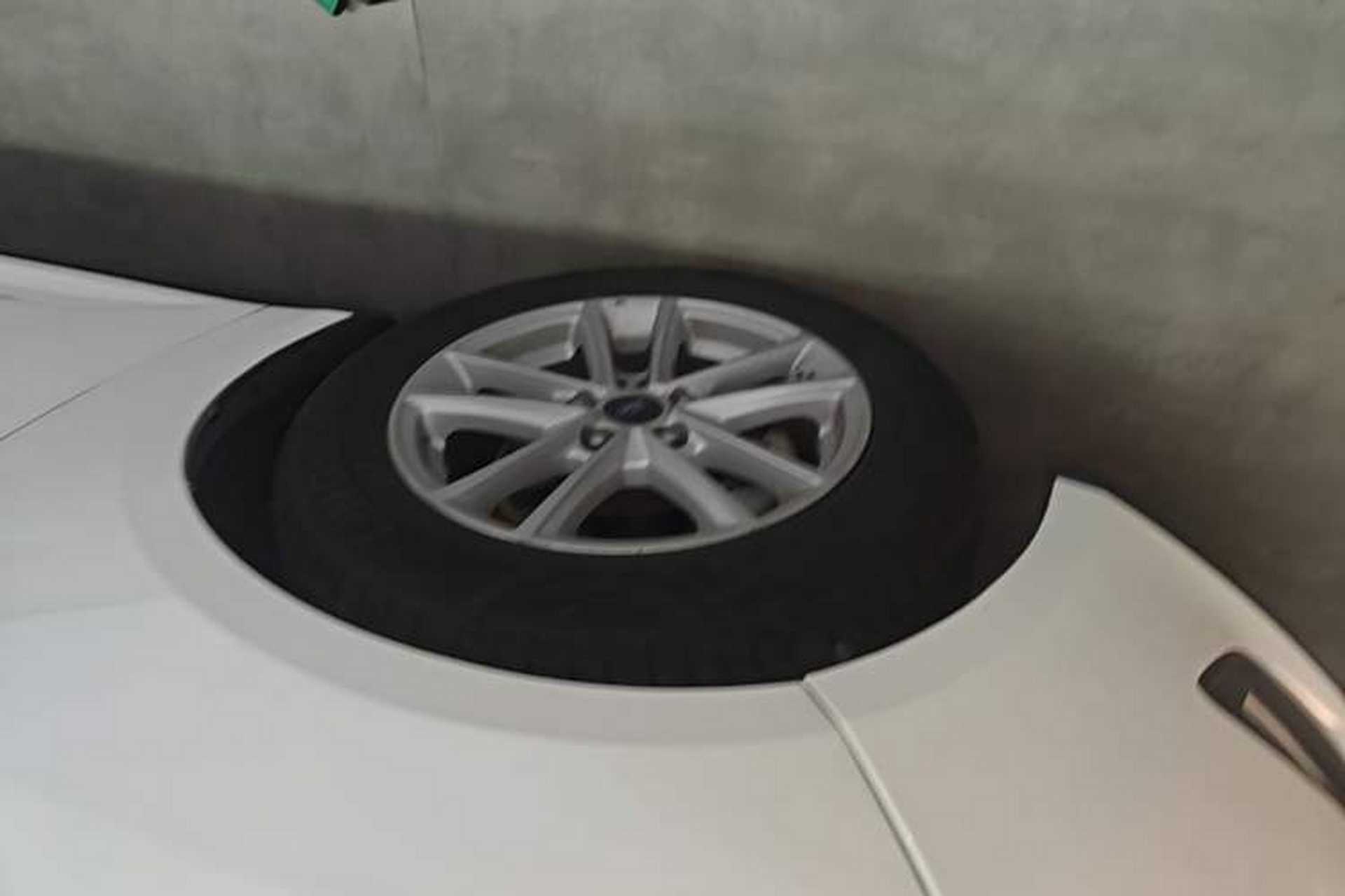 Used Ford Focus 2018 Hatchback Classic 1.6L Automatic Trendy SmartDrive Edition Left Front Wheel Hub