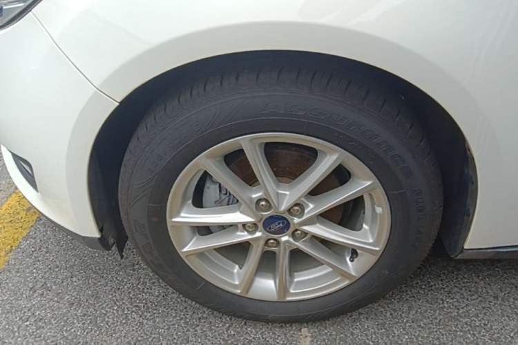 Used Ford Focus 2018 Sedan Classic 1.6L Automatic Trendy SmartDrive Edition Left Front Wheel Hub