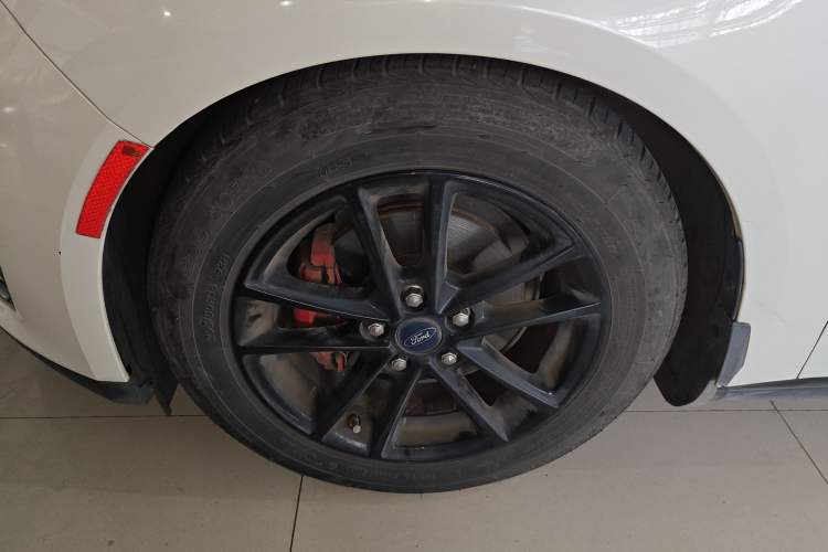 Used Ford Focus 2018 Sedan Classic EcoBoost 180 Automatic Elite Model Left Front Wheel Hub