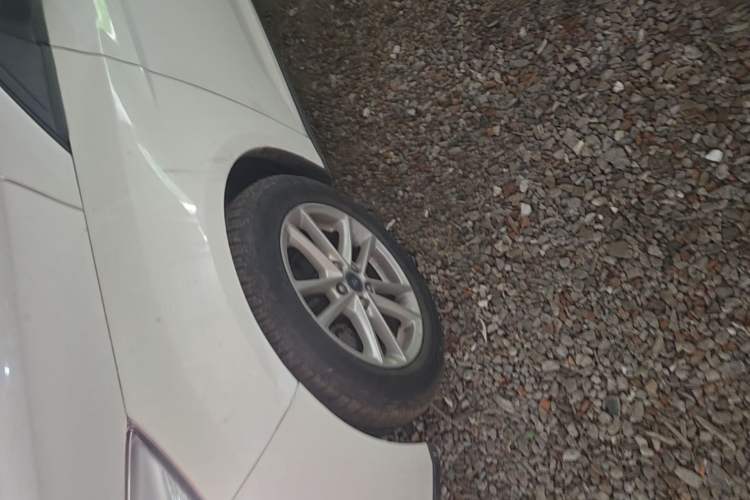 Used Ford Focus 2018 Sedan Classic 1.6L Automatic Trendy SmartDrive Edition Left Front Wheel Hub