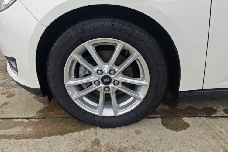 Used Ford Focus 2018 Hatchback Classic EcoBoost 180 Automatic Elite Model Left Front Wheel Hub
