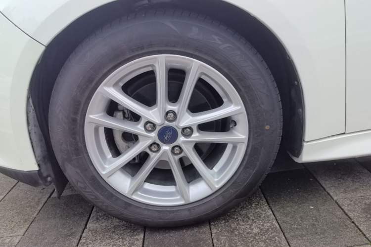Used Ford Focus 2018 Hatchback Classic EcoBoost 180 Automatic Elite Model Left Front Wheel Hub