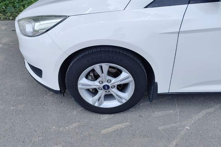 Used Ford Focus 2018 Sedan Classic 1.6L Manual Comfort Plus SmartDrive Edition Left Front Wheel Hub
