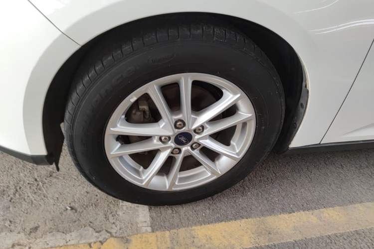 Used Ford Focus 2018 Sedan Classic 1.6L Automatic Trendy SmartDrive Edition Left Front Wheel Hub