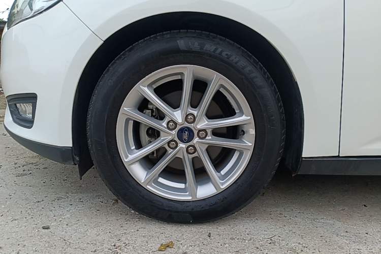 Used Ford Focus 2018 Hatchback Classic 1.6L Automatic Trendy SmartDrive Edition Left Front Wheel Hub