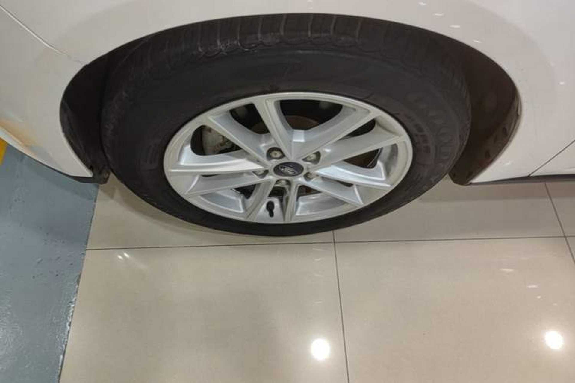 Used Ford Focus 2018 Hatchback Classic 1.6L Automatic Trendy SmartDrive Edition Left Front Wheel Hub