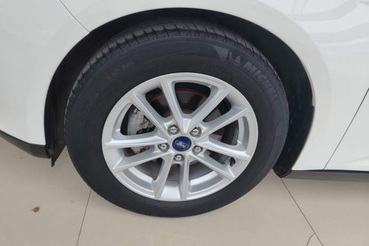 Used Ford Focus 2018 Hatchback Classic 1.6L Automatic Trendy SmartDrive Edition Left Front Wheel Hub