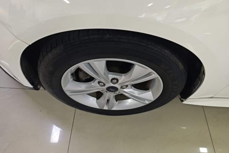 Used Ford Focus 2018 Hatchback Classic 1.6L Automatic Comfort Plus SmartDrive Edition Left Front Wheel Hub