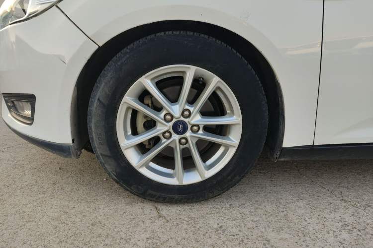 Used Ford Focus 2018 Two-Door Classic EcoBoost 125 Automatic Supercharged Style SmartDrive Edition Left Front Wheel Hub