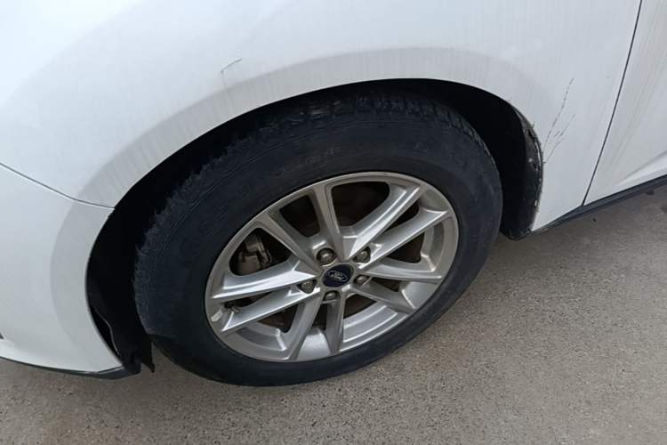 Used Ford Focus 2018 Sedan Classic 1.6L Automatic Trendy SmartDrive Edition Left Front Wheel Hub