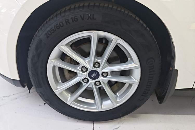 Used Ford Focus 2018 Hatchback Classic 1.6L Automatic Trendy SmartDrive Edition Left Front Wheel Hub